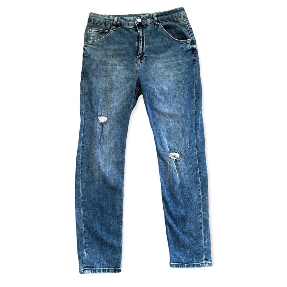 ASOS Men’s 32” x 30” straight leg distressed jeans